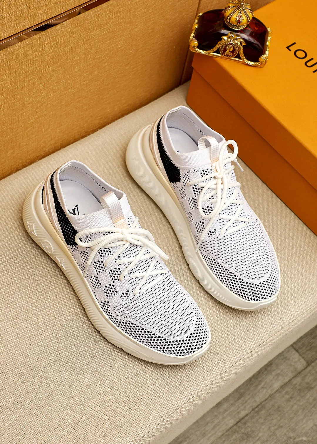 Men's men's shoes 💰480💐 Louis Vuitton Louis Vuitton 2025 new four-season lace-up series! The complex fly-knitting process for shoe uppers is now on the market. The counter has LV shape embossed stitching with original patterns, original raw materials, fabrics, and original fly-knitting! The inside is original and customized! 1:1 outsole mold opening! Foam outsole! 38-44 (45 customized)
